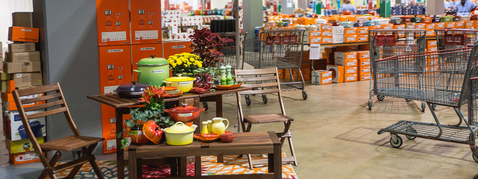 The Le Creuset Store in Leawood, Kansas Is Having a Huge Sales Event